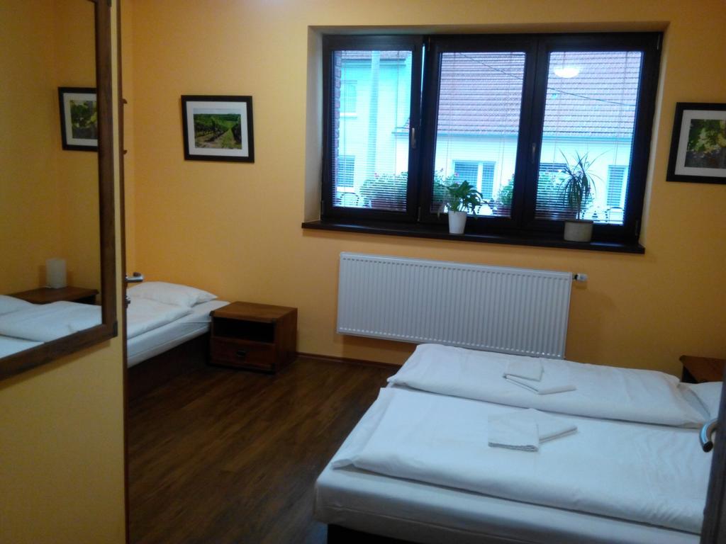 Penzion Vinarsky Dvorek Velke Nemcice Room photo
